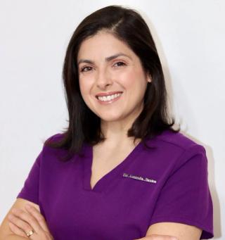Image of Dr Amanda Santos, your local dentist.