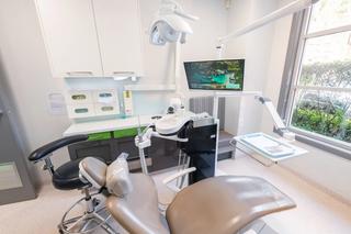 Apple Dental's dental chair that faces a bright window.