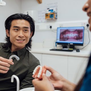 Patient discussing his dental issues with his dentist.