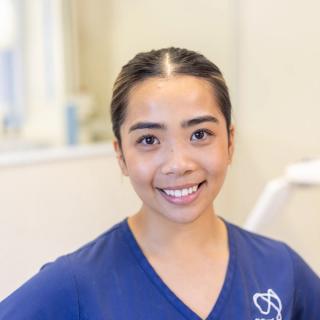 Dr. Alexa Canlas - Dentist
