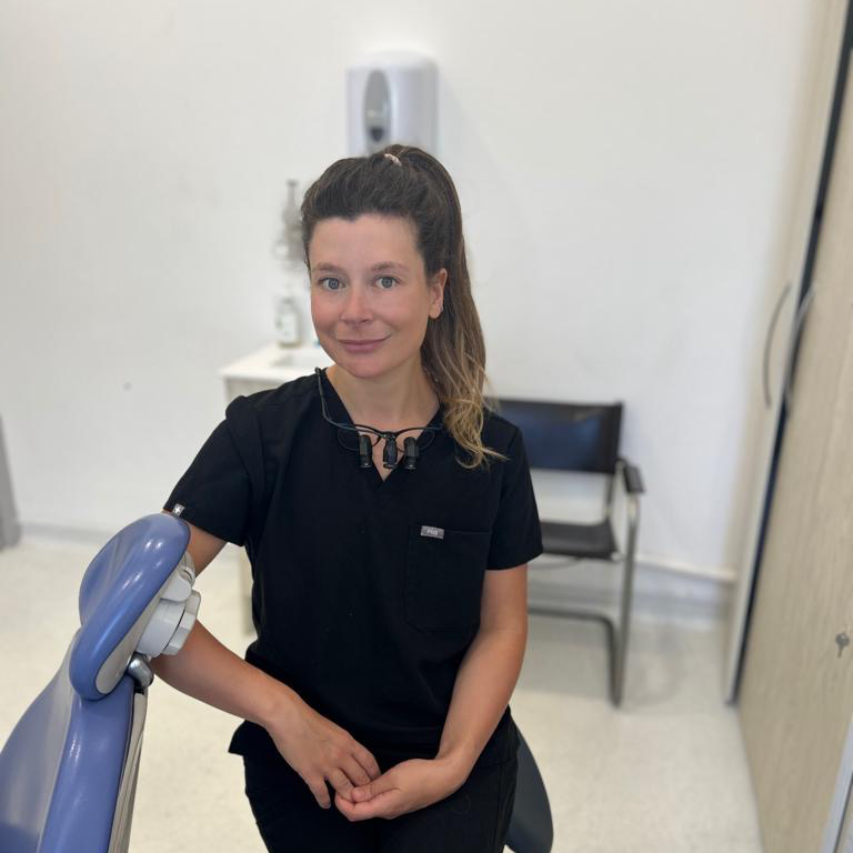 Image of Dr. Annie Pellatt, your local dentist.