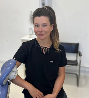 Image of Dr. Annie Pellatt, your local dentist.