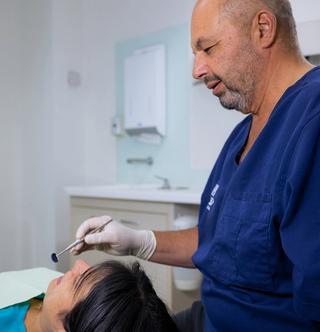 Image of Dr. Sam Guirguis checking up on his patient.