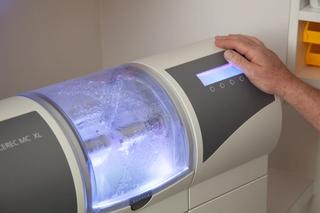 Dentist using CEREC to scan the mouth of a patient