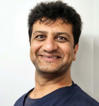 Dr Hossein Haghighat - Dentist