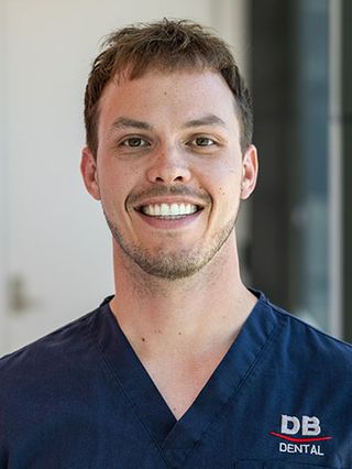 Dr Marek Deptula - Dentist