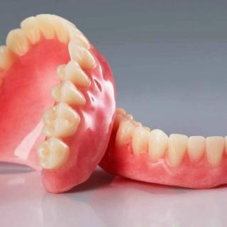 Image of a pair of dentures.