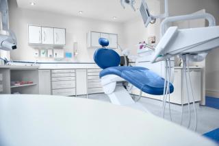 Book online with our Lake Haven dentists on Goobarabah Avenue.