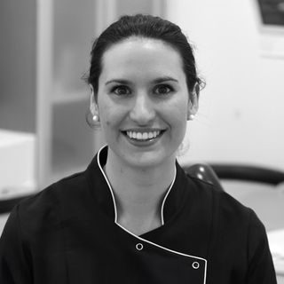 Dr Sigourney Henneker - Dentist