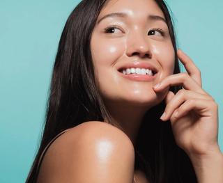 The many solutions that can be used in your smile makeover include: