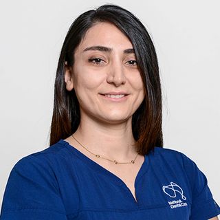 Dr Vanya Rasaie - Dentist