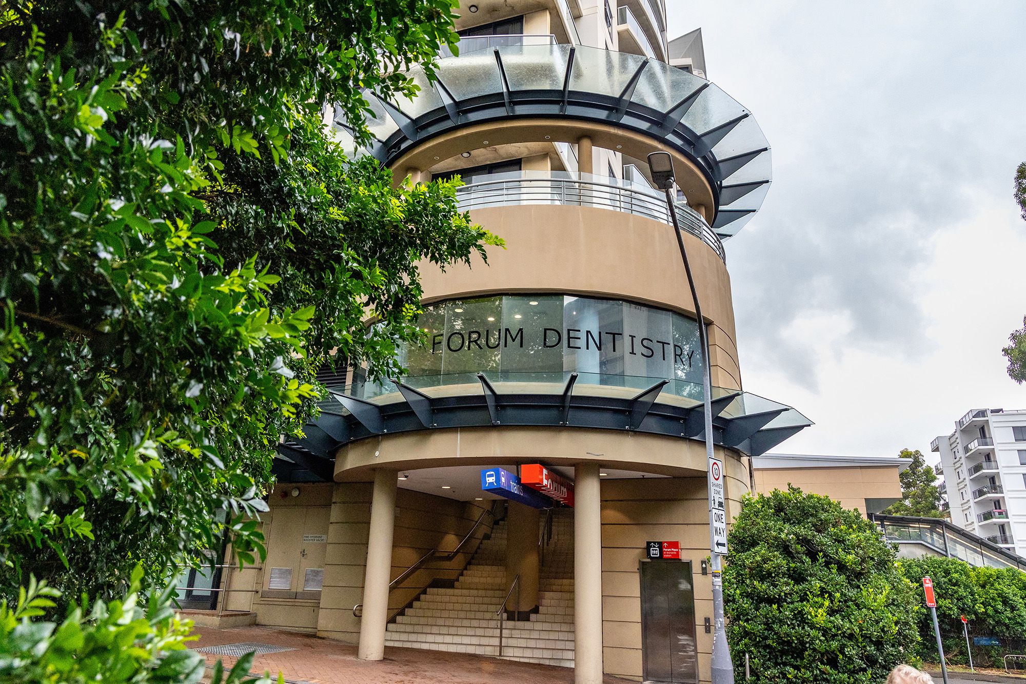 Image of the entrance of Forum Dentistry in St Leonards.