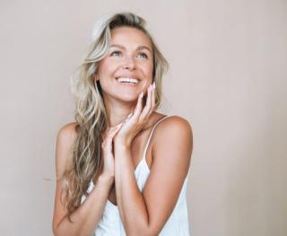 Transform your smile with our cosmetic offer.