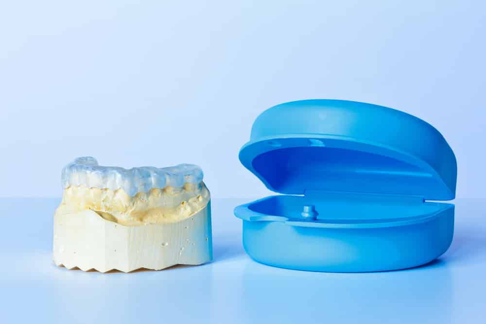 Image of splints with their case.