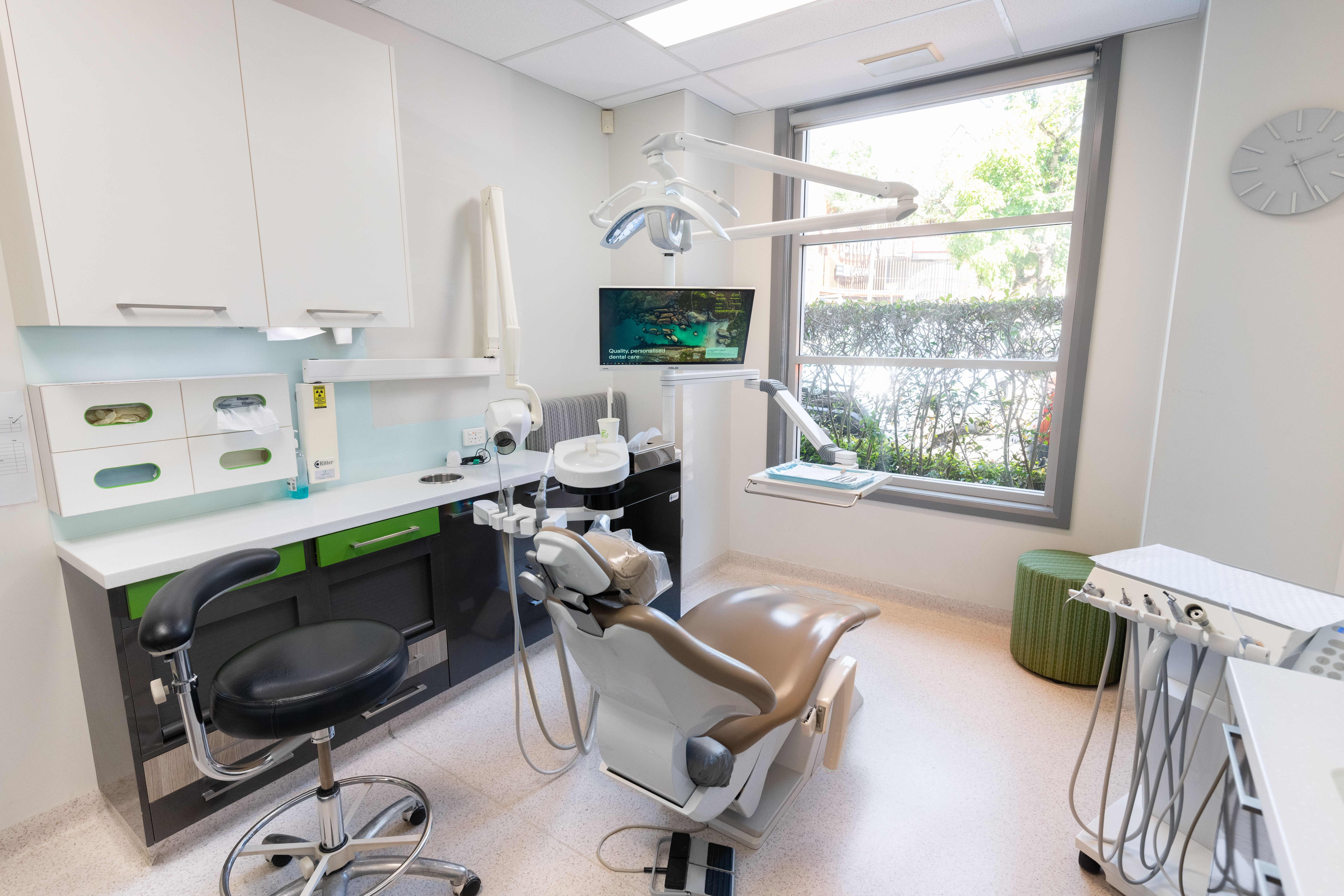 Image of our dental room with modern technology and best facilities.