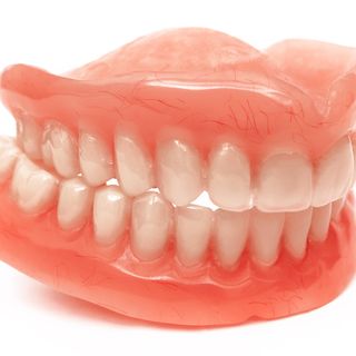 Image of a full set of acrylic dentures.
