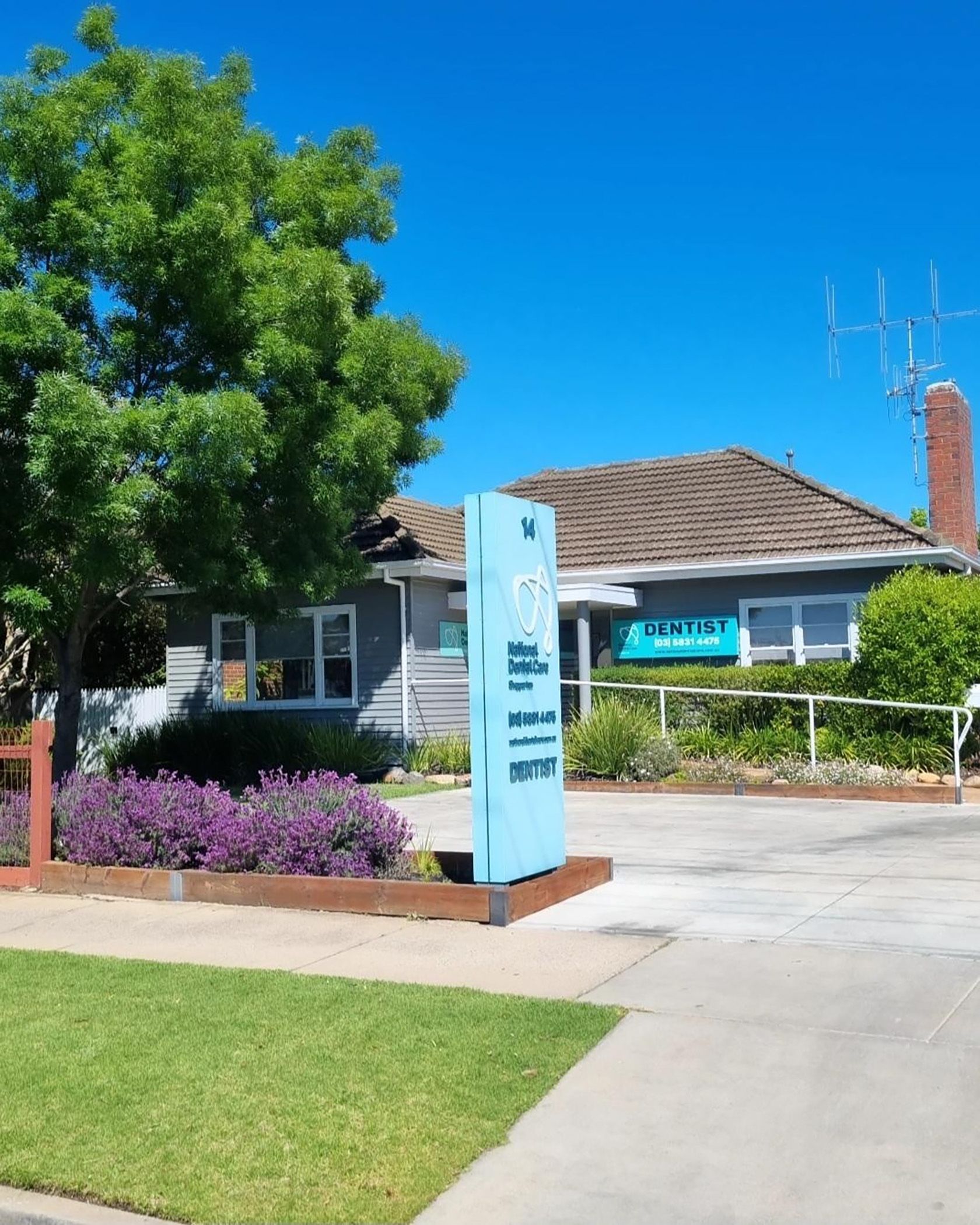 Image of the entrance to our local dental clinic located in Shepparton.