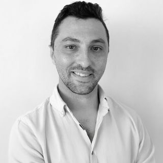 Dr Kris Thyer - Dentist