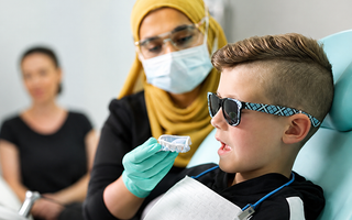 How does a dental mouthguard work?