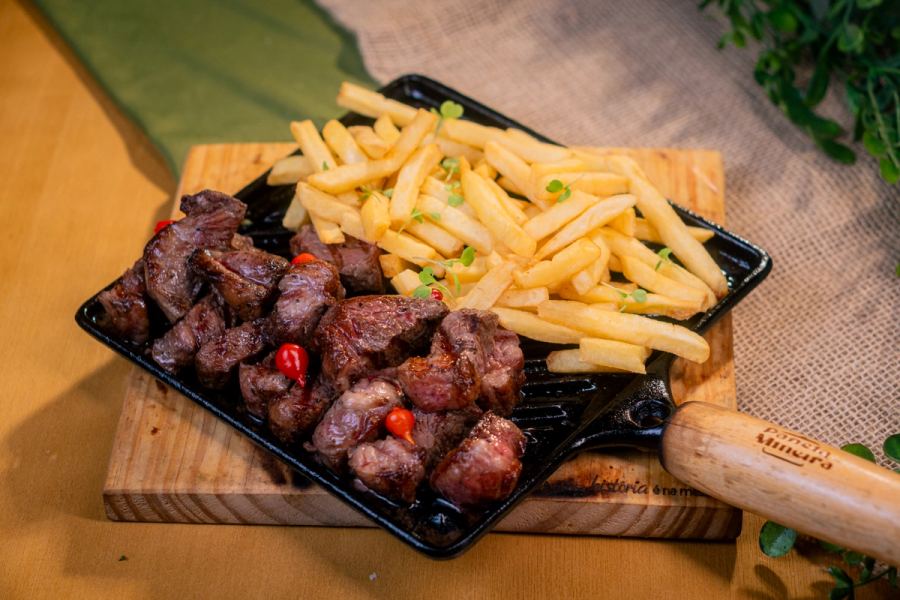Produção de fotografia gastronômica realizada pela Lumine para marcas e estabelecimentos do setor.