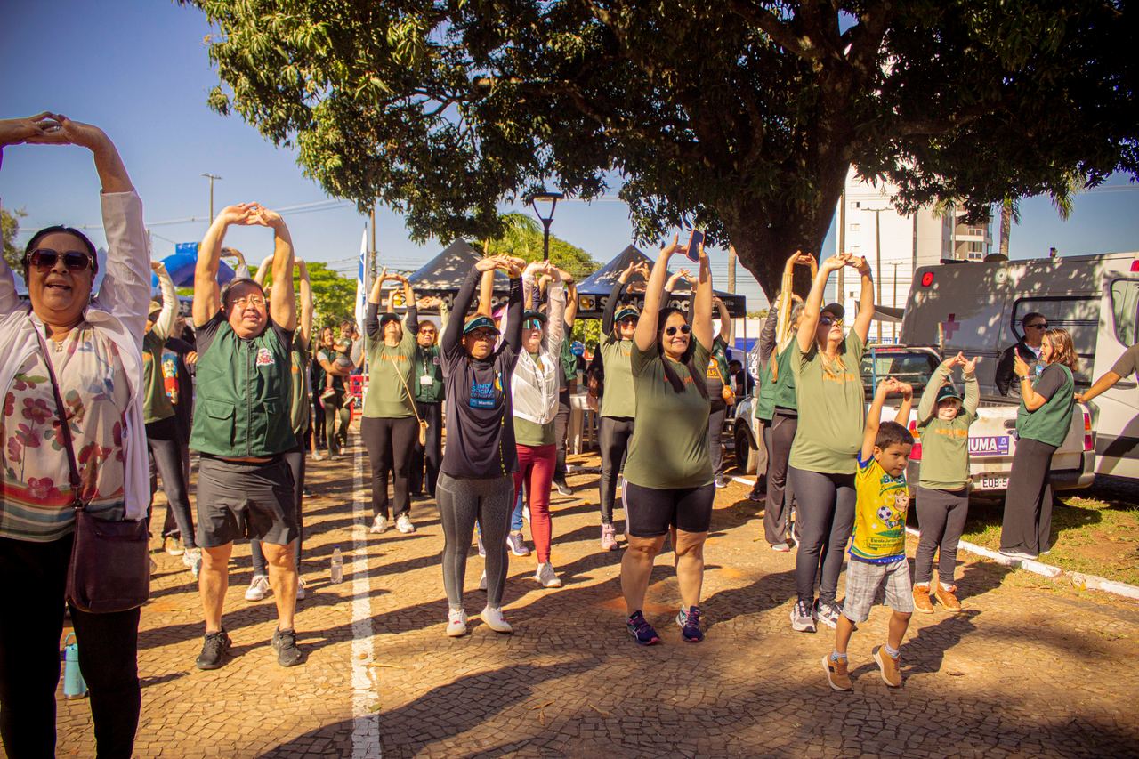 Participantes durante a caminhada de lançamento do Portal em Movimento.