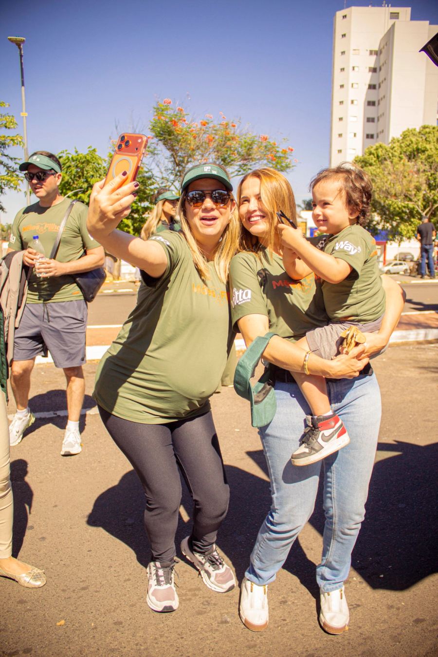 Participantes durante a caminhada de lançamento do Portal em Movimento.