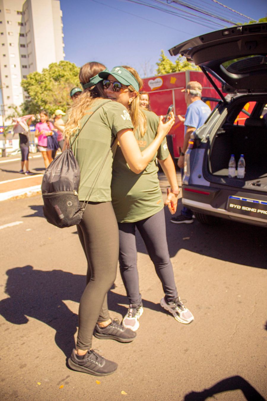 Participantes durante a caminhada de lançamento do Portal em Movimento.