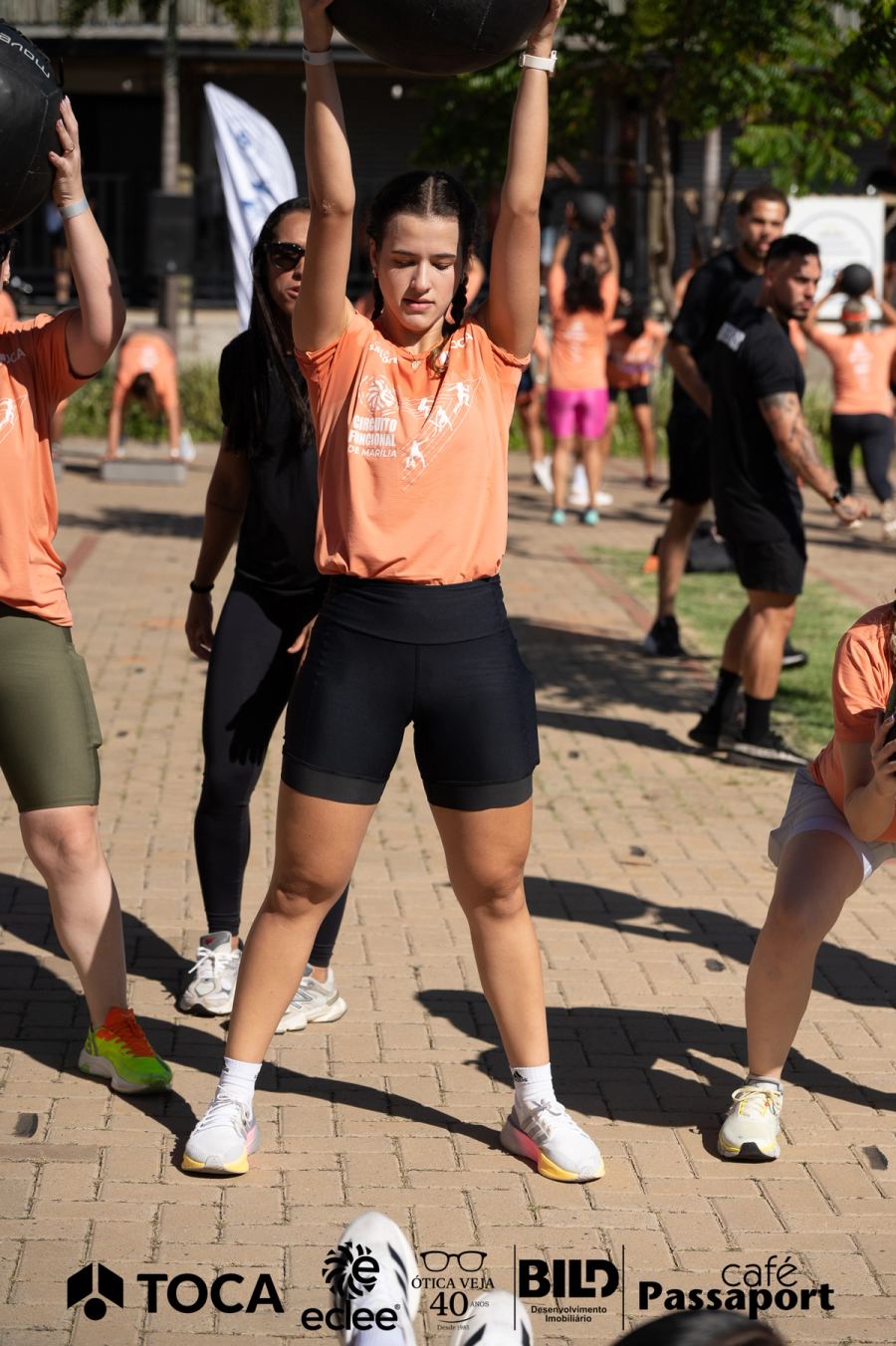 Participantes durante o Circuito Funcional de Marília, evento esportivo com treino coletivo e ativações de patrocinadores.