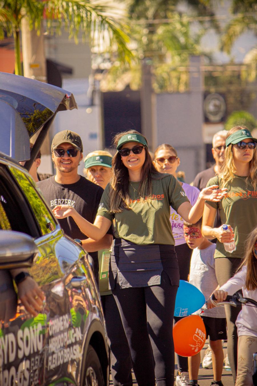 Participantes durante a caminhada de lançamento do Portal em Movimento.