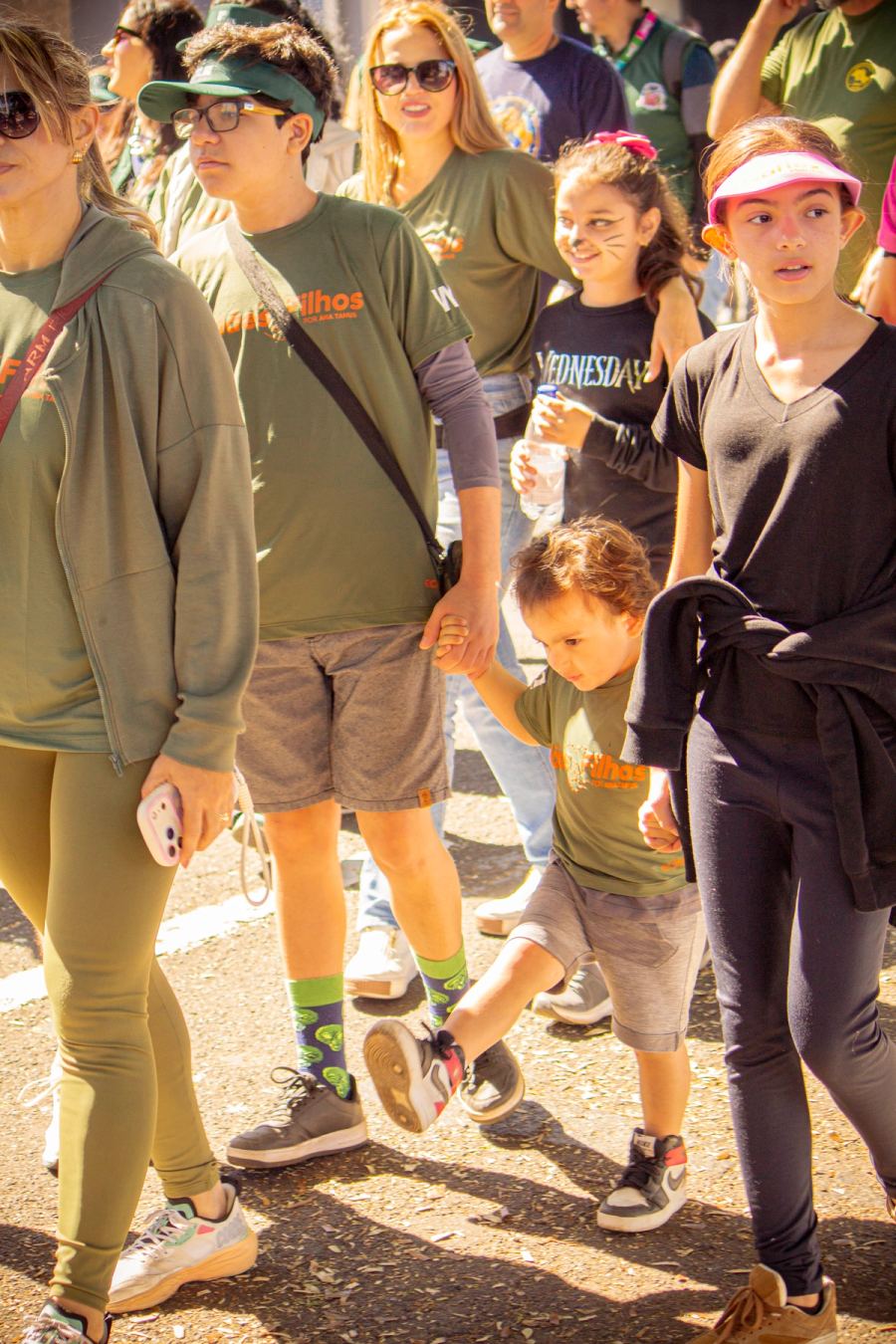 Participantes durante a caminhada de lançamento do Portal em Movimento.