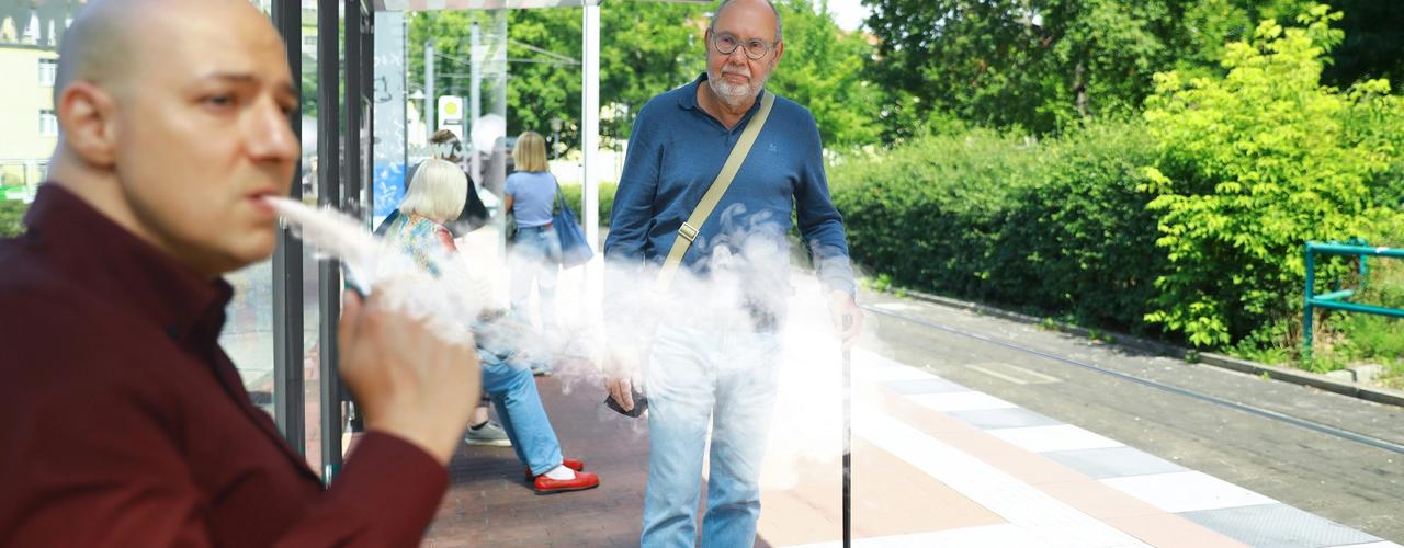 Comparing Nicotine Gum to E-cigarettes as Smoking Cessation Aids - Kea Health