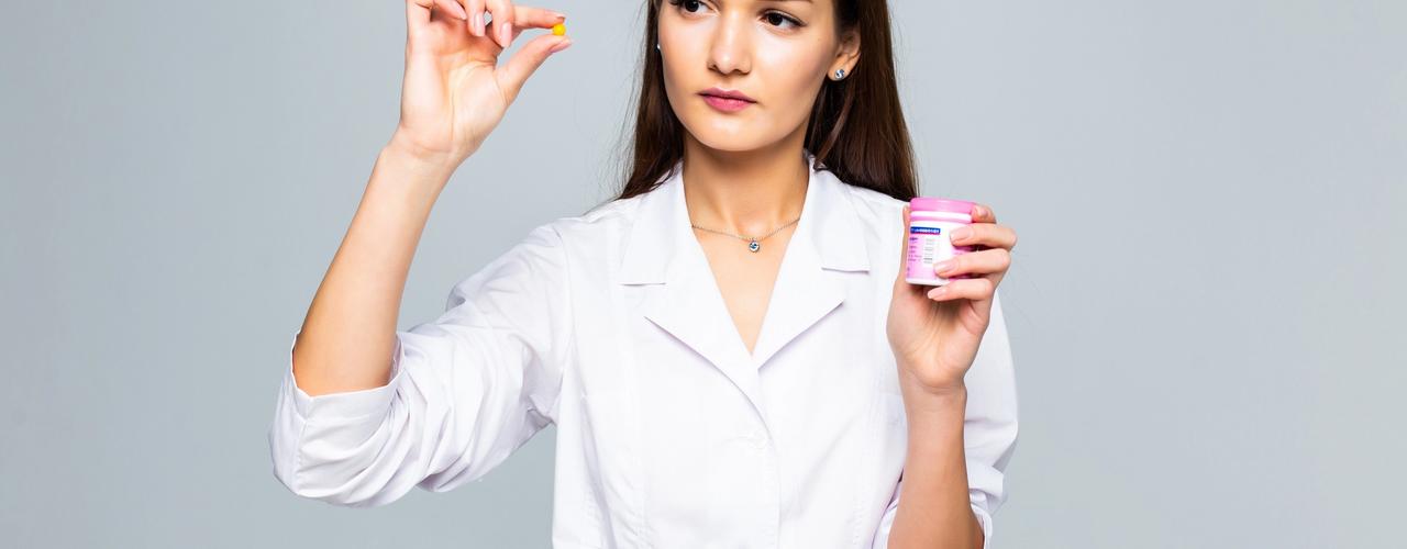 Doctor choosing the right pill dosage