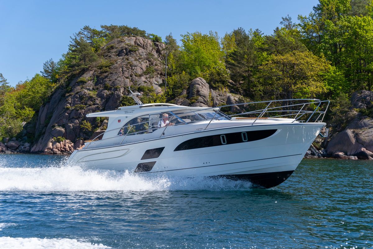 Marex 360 Cabriolet Cruiser - Image 4
