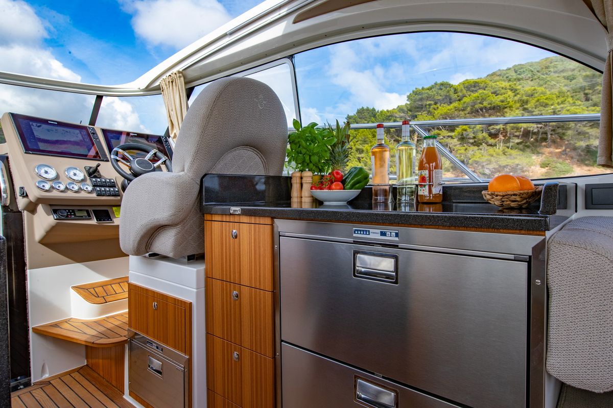 Marex 360 Cabriolet Cruiser - Image 16