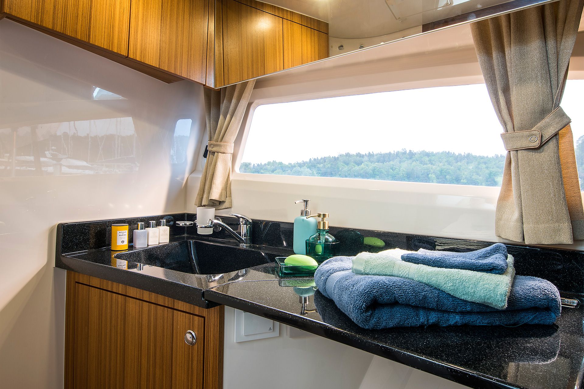 Marex 360 Cabriolet Cruiser - Image 29