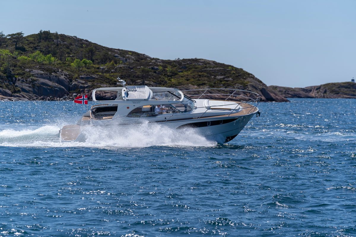 Marex 360 Cabriolet Cruiser - Image 7