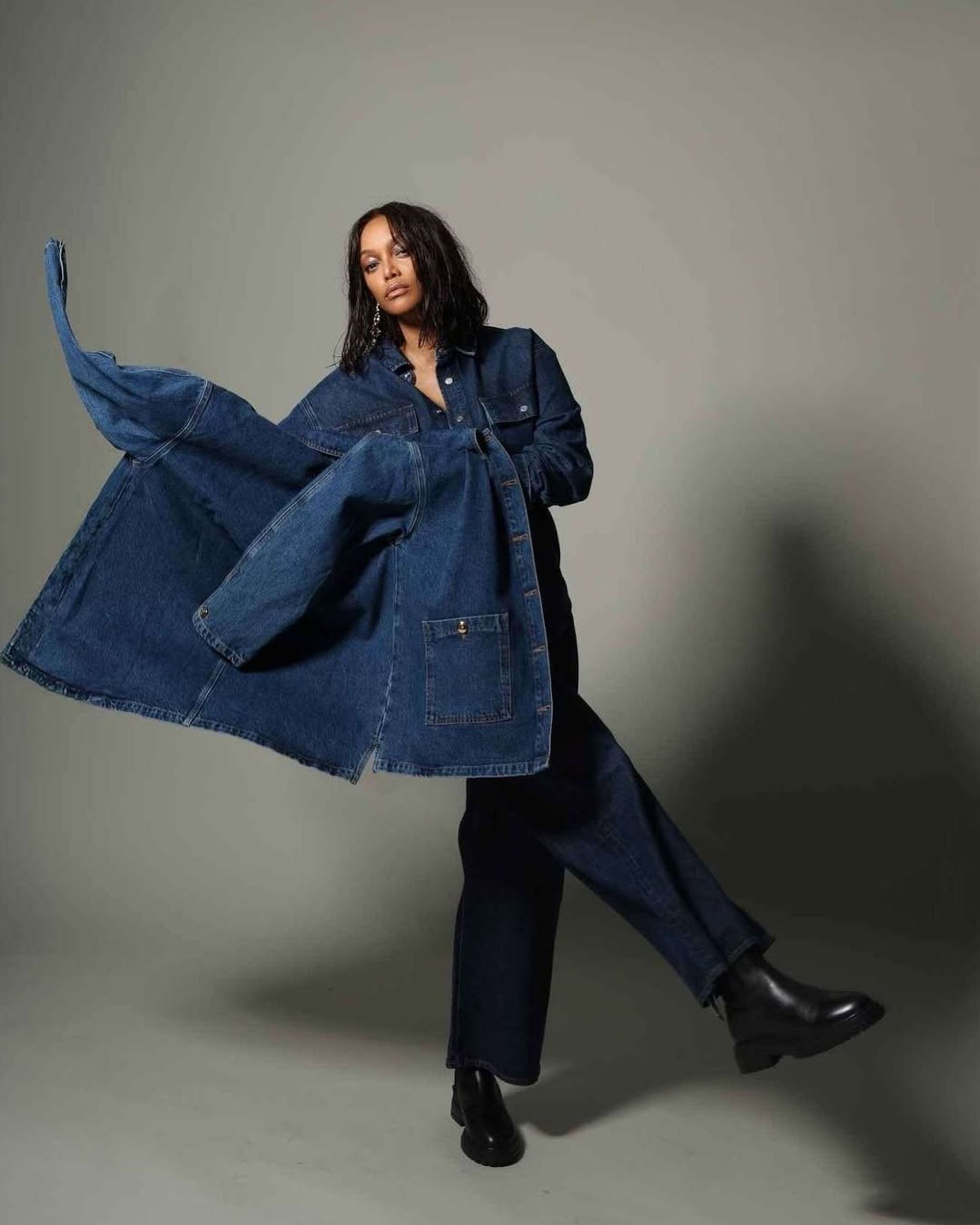 The one, the only tyrabanks spotted in our Harpy boots. We'll be smizing all week about this.   Styled by wilfordlenov. 📷 by fadilberishaphotography   #baredfootwear