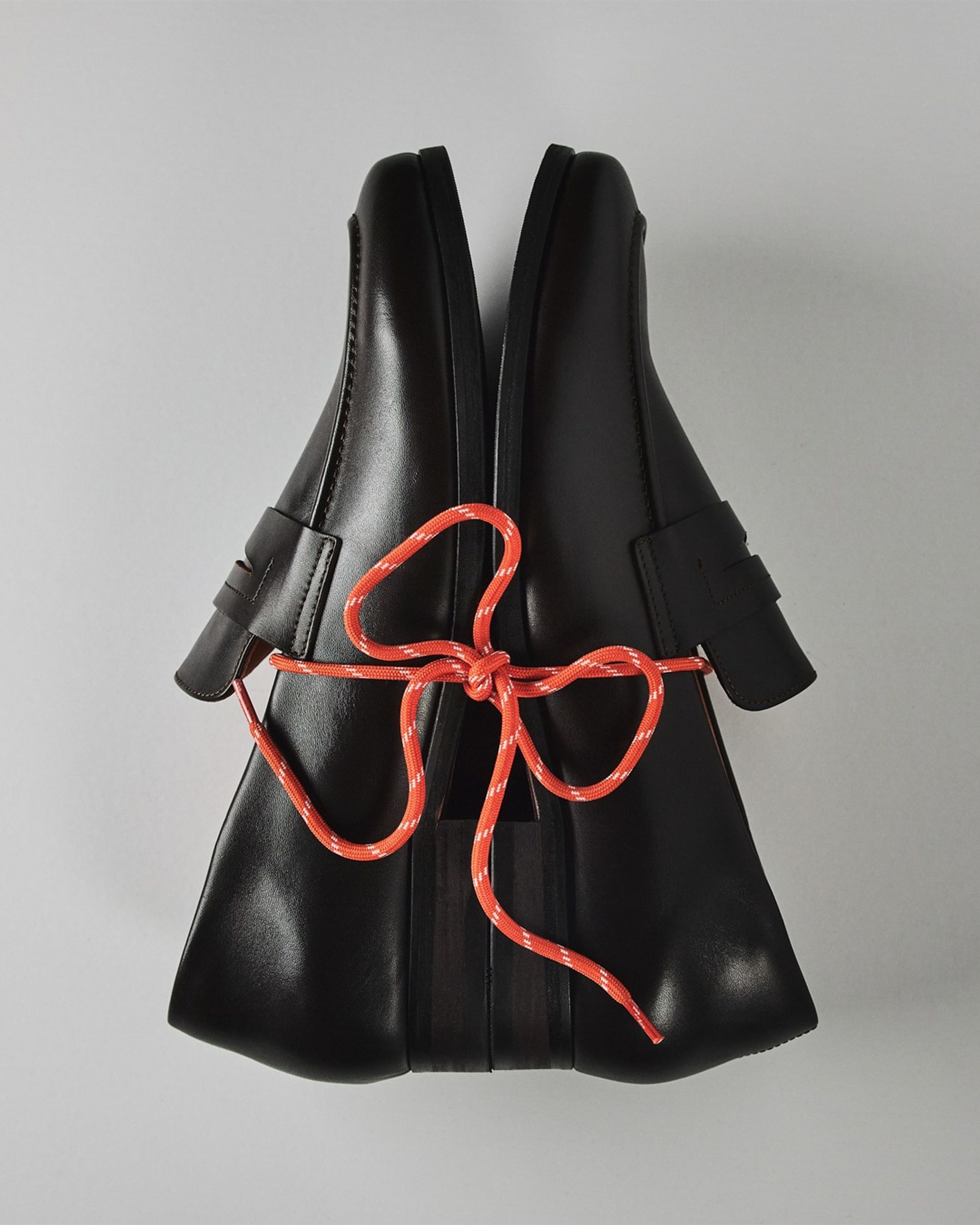 Pinch and a punch, gifting season is here. Give the gift of happy feet this Christmas, like our best selling Samarium leather loafer.  #baredfootwear