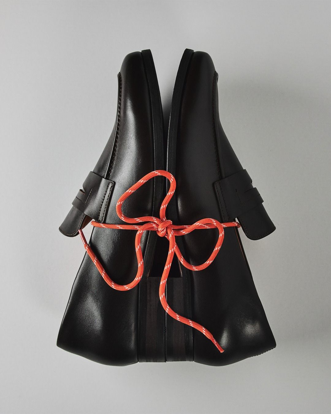 Pinch and a punch, gifting season is here. Give the gift of happy feet this Christmas, like our best selling Samarium leather loafer. #baredfootwear