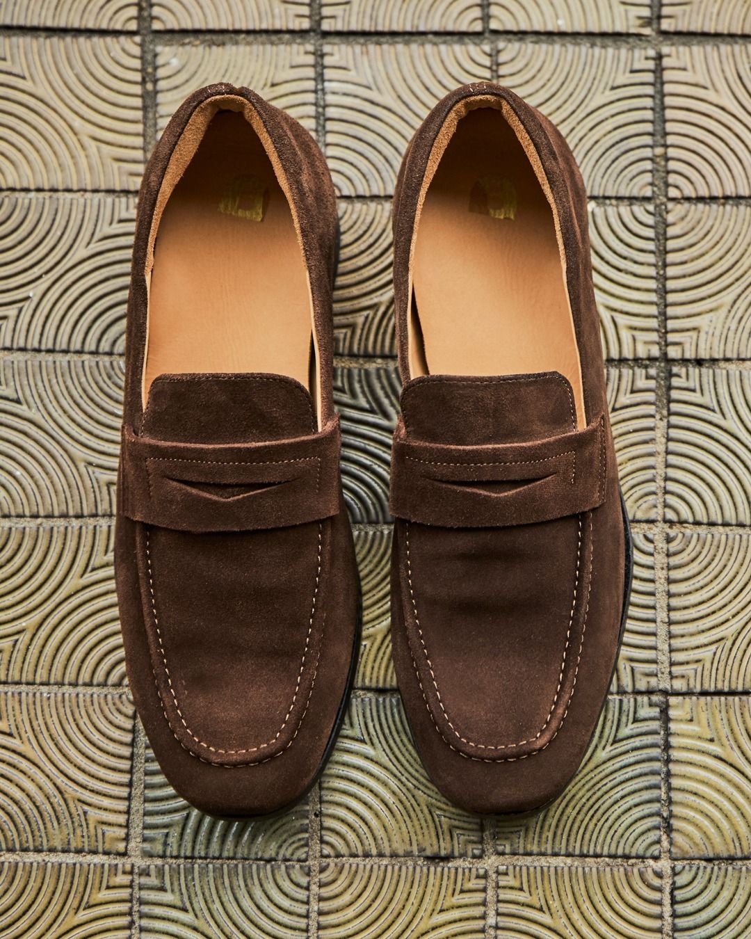 The Samarium loafer delivers a classic penny silhouette, reworked in rich chocolate suede for a luxurious finish. #baredfootwear