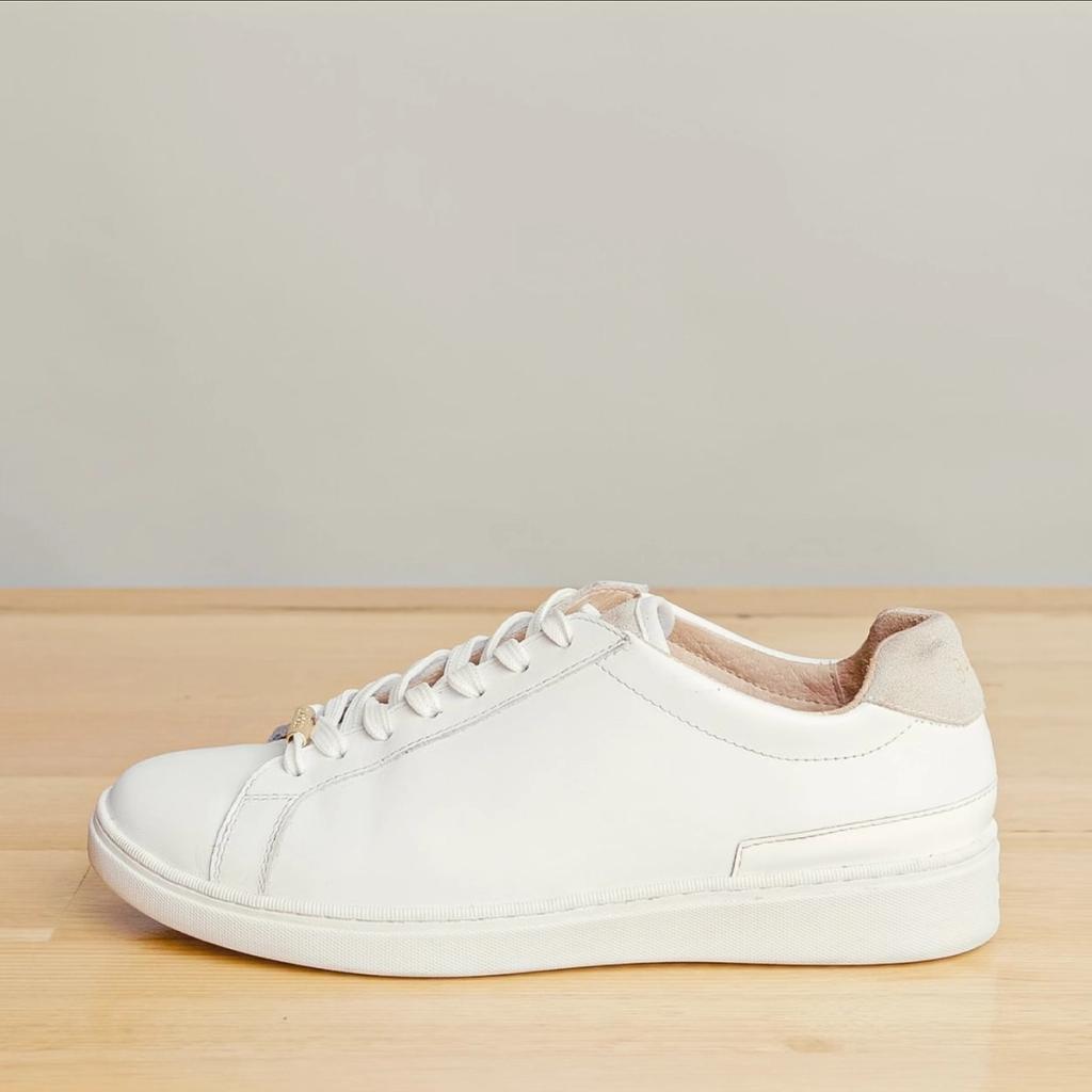 how-to-keep-white-sneakers-clean-bared-footwear