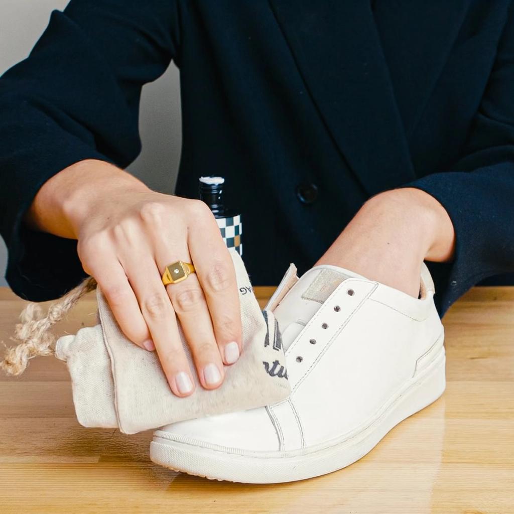 how-to-keep-white-sneakers-clean-bared-footwear