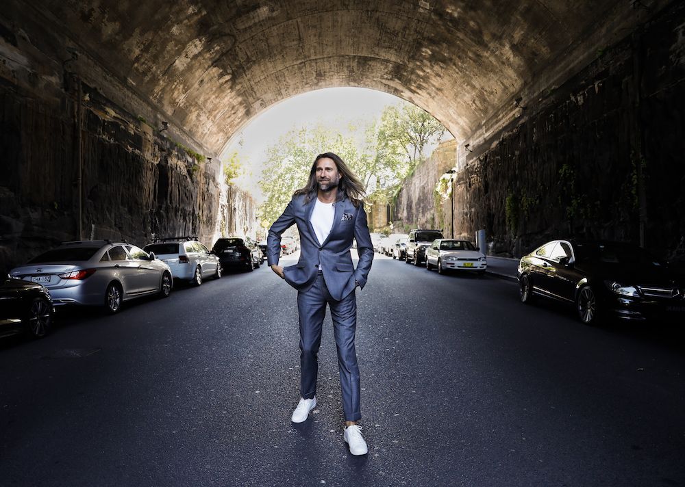 Bared_Footwear_Jeff_Lack_grey_suit_white_sneaker