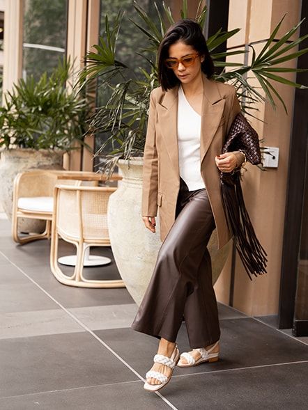 Jaeger Ecru Leather Women's Flats