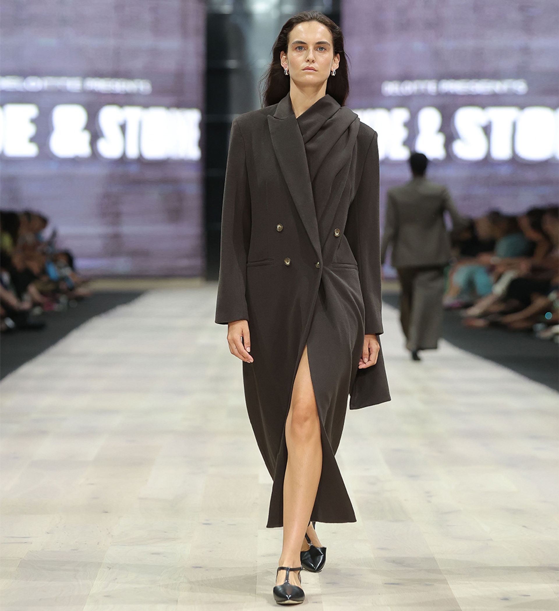 Avocet Black Hardware