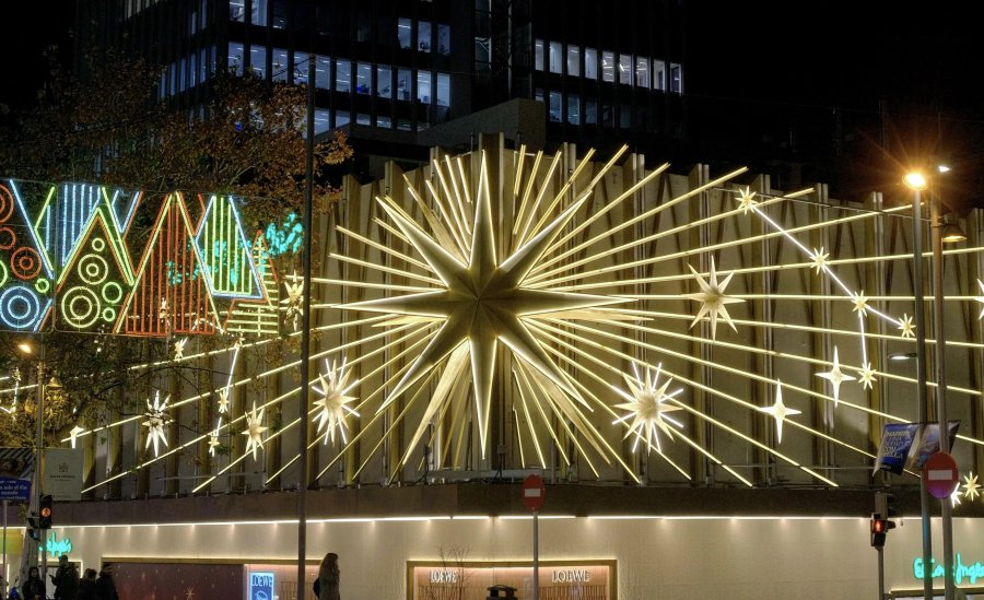 23_ECI - Christmas FACADE & ATRIUM_IMG_1471 2