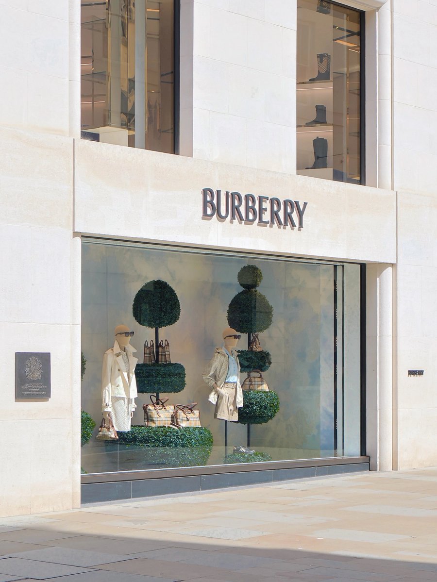 ACIERTA-X-BURBERRY-03
