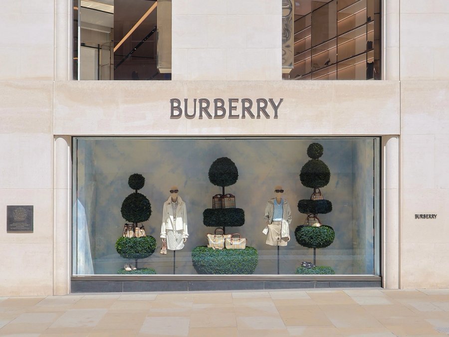 ACIERTA-X-BURBERRY-01