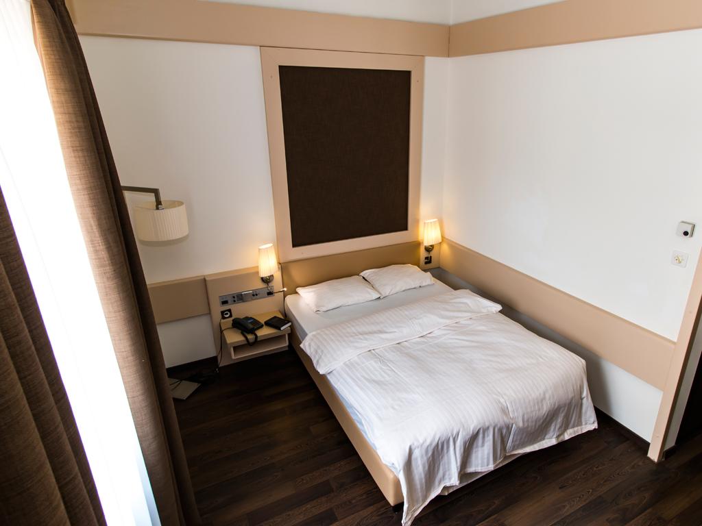 Image 4 - Hotel Touring e Mövenpick Restaurants