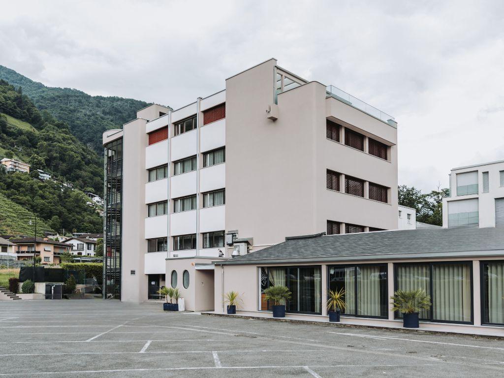 Image 1 - 